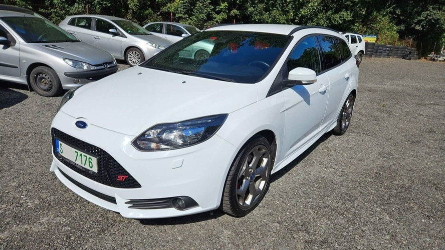 Ford Focus ST 2.0 184 kW Recaro, xenony, serviska naj.165tkm