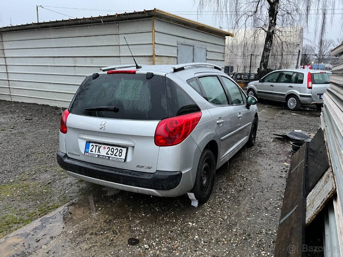 Peugeot 207 1.6 HDi 66kw SW panoramatická střecha