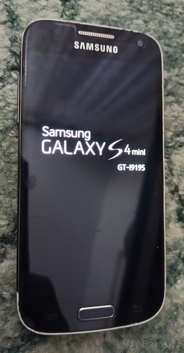 Samsung Galaxy S4 Mini vč. ochranného skla, výborný stav