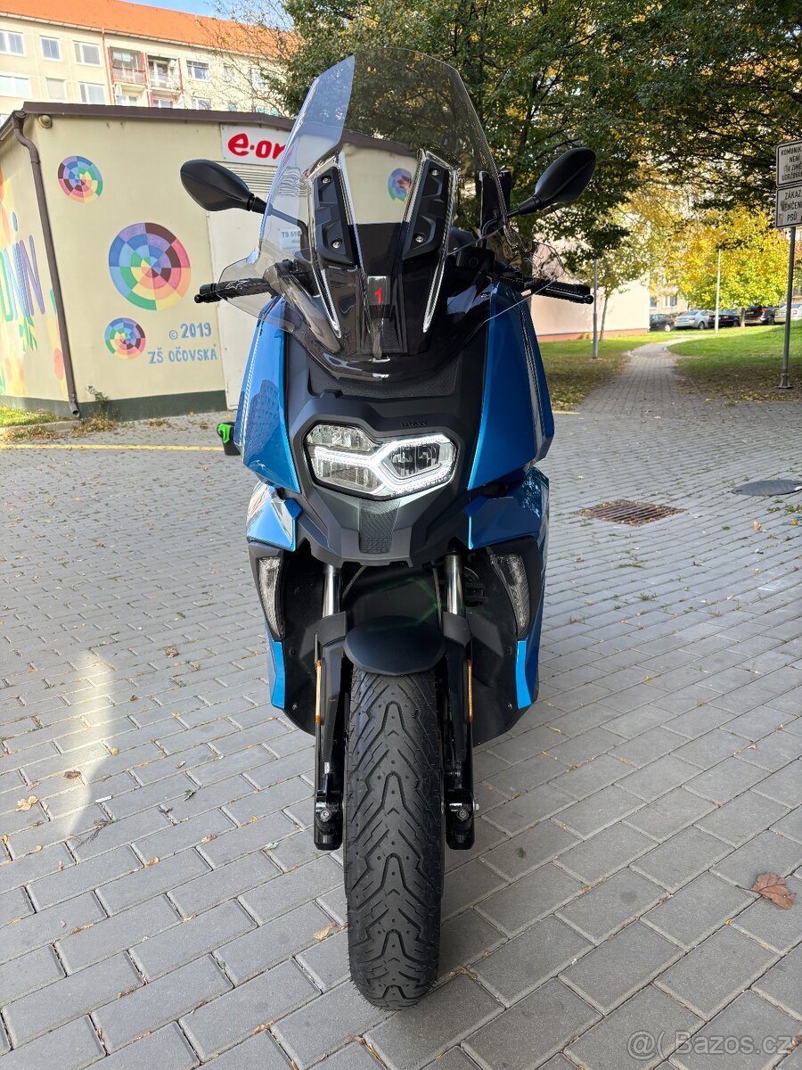 BMW C400X - PLNA VYBAVA - TOP STAV - ZARUKA