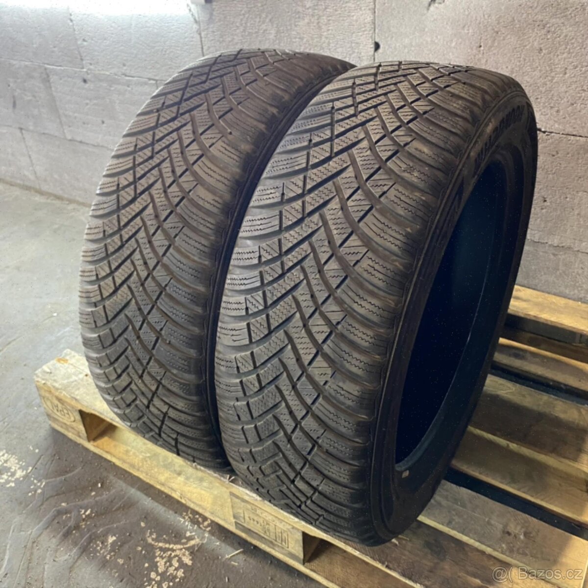 Zimní pneu 215/55 R17 98V Hankook 5mm