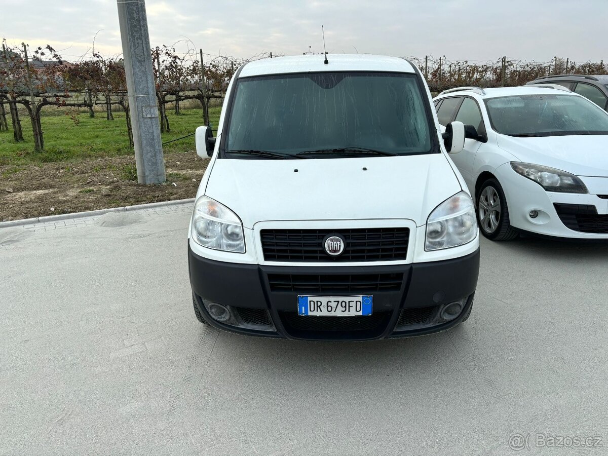 Fiat Doblo Maxi 1.9 JTD 88kw,r.v.2008 absolutne bez Koroze,d