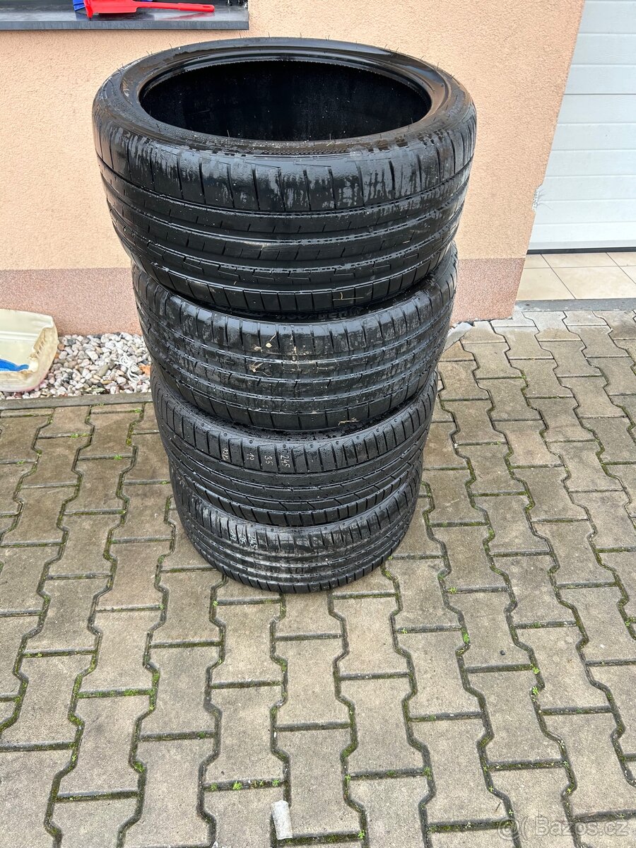 Sada pneu Hankook dvourozměr 255/35/19 a 245/35/19