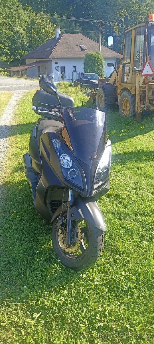 KYMCO DOWNTOWN 125i ABS - POHODLNY, RYCHLY A ZACHOVALY