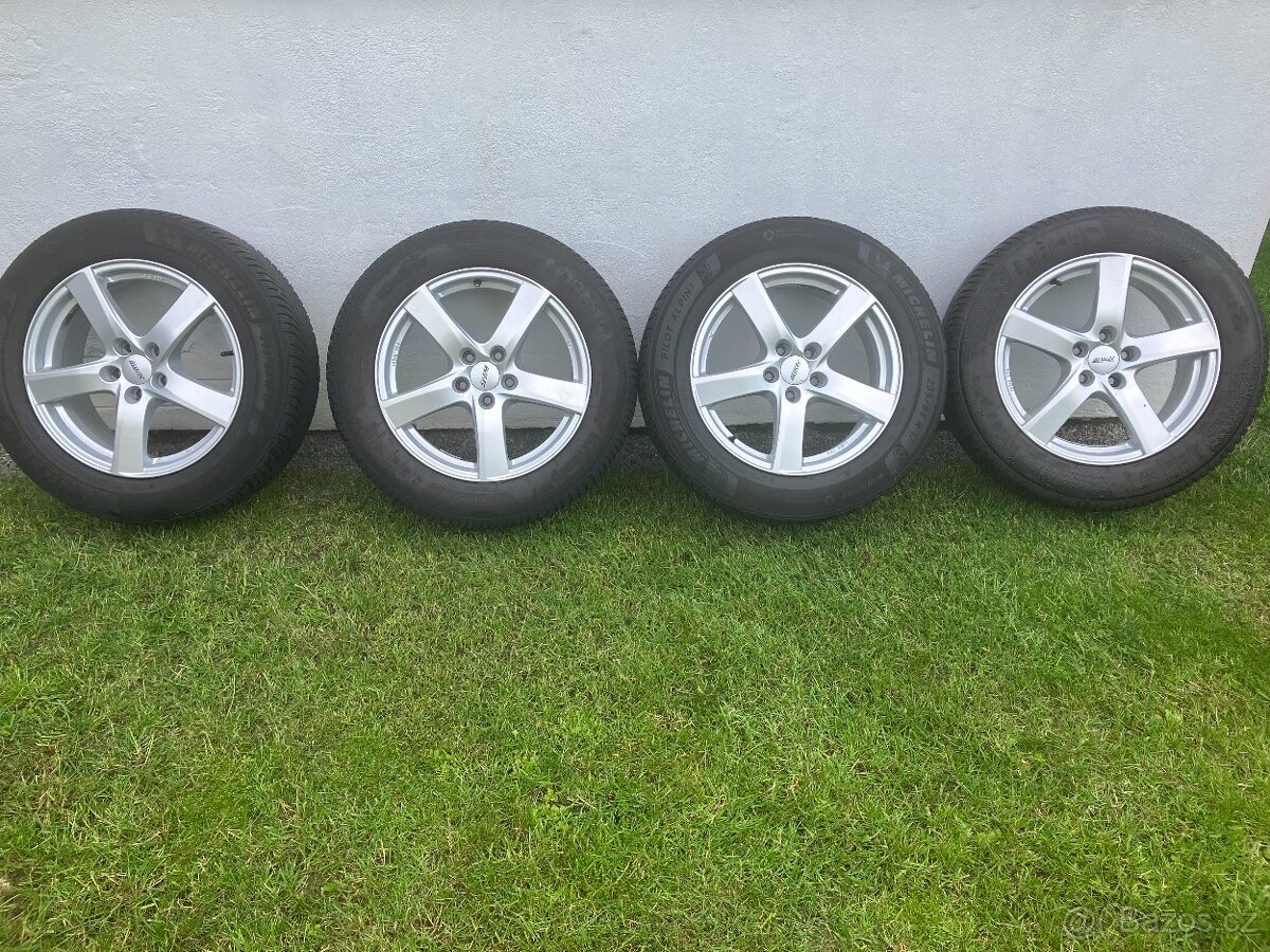 Kompletní zimní sada alu kol 235/55 R17 s TPMS