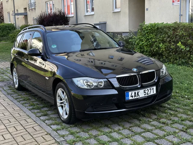 BMW Řada 3 E91 320i ALU kola Serviska 6st. Manuál Navigace