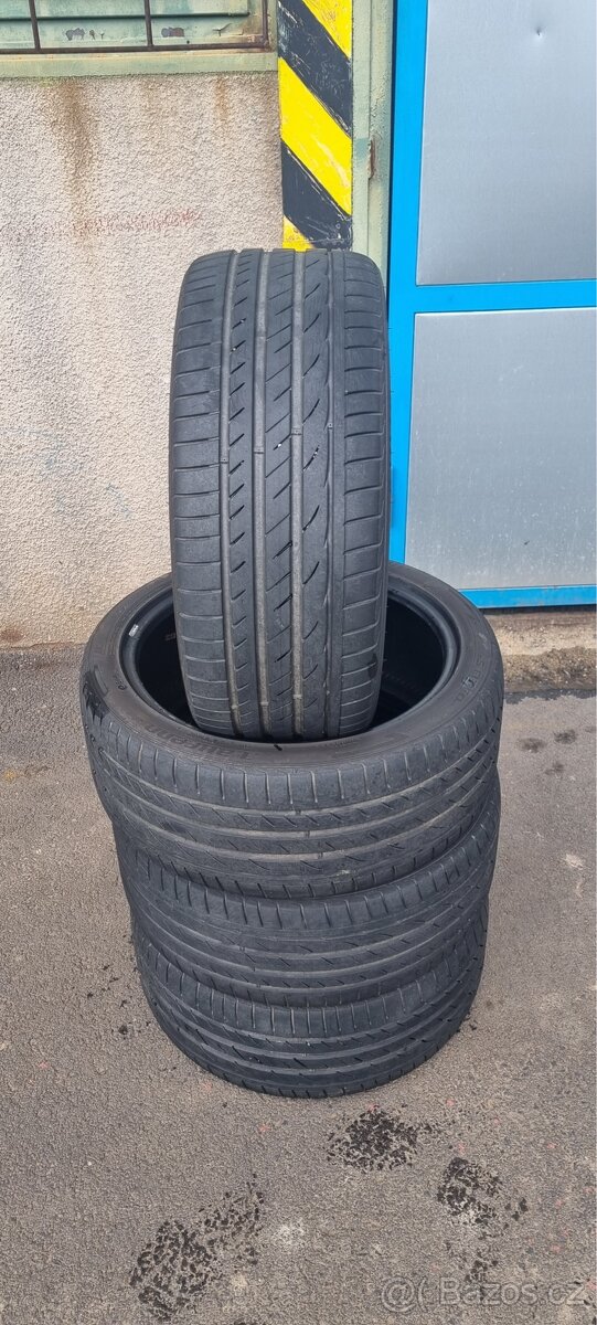 235/40 R18 Laufen