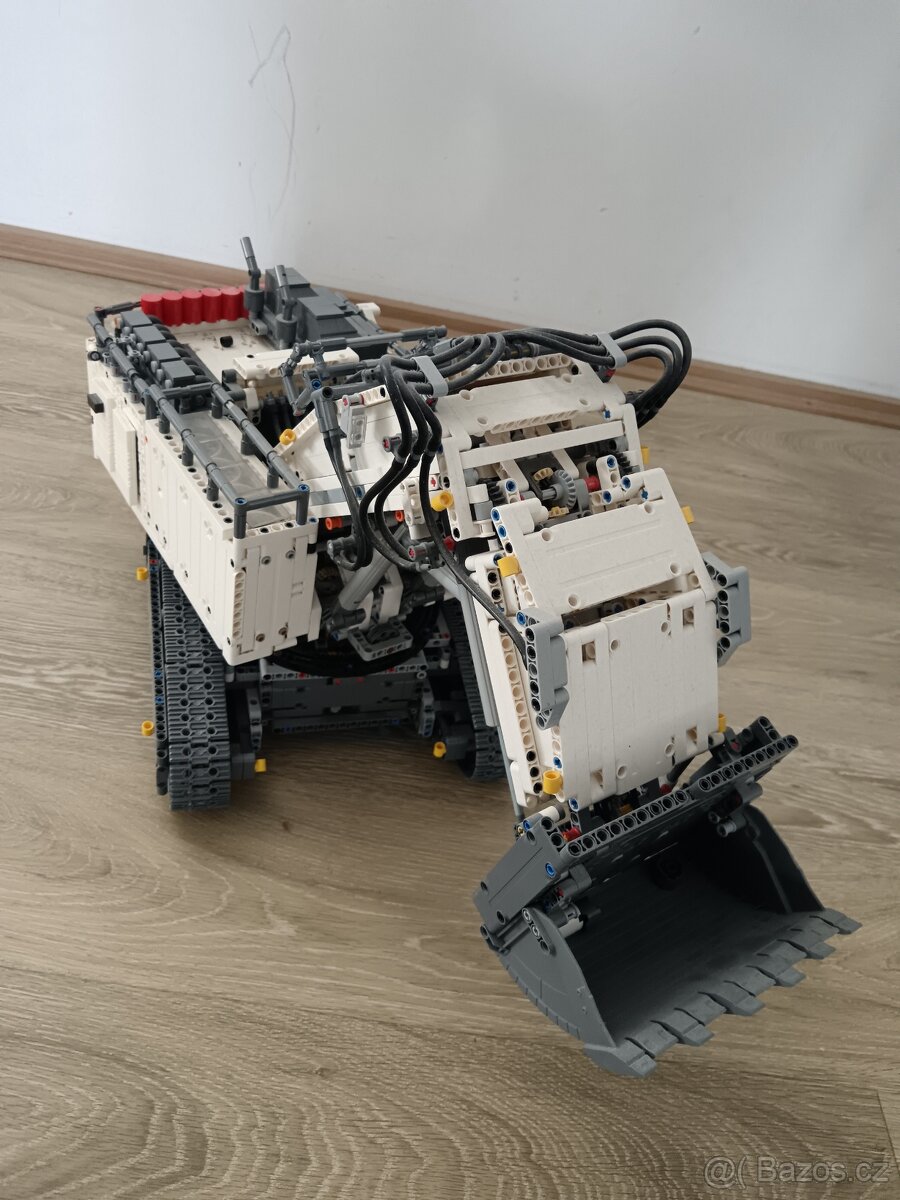 Lego Technic 42100 Bagr Liebherr R 9800