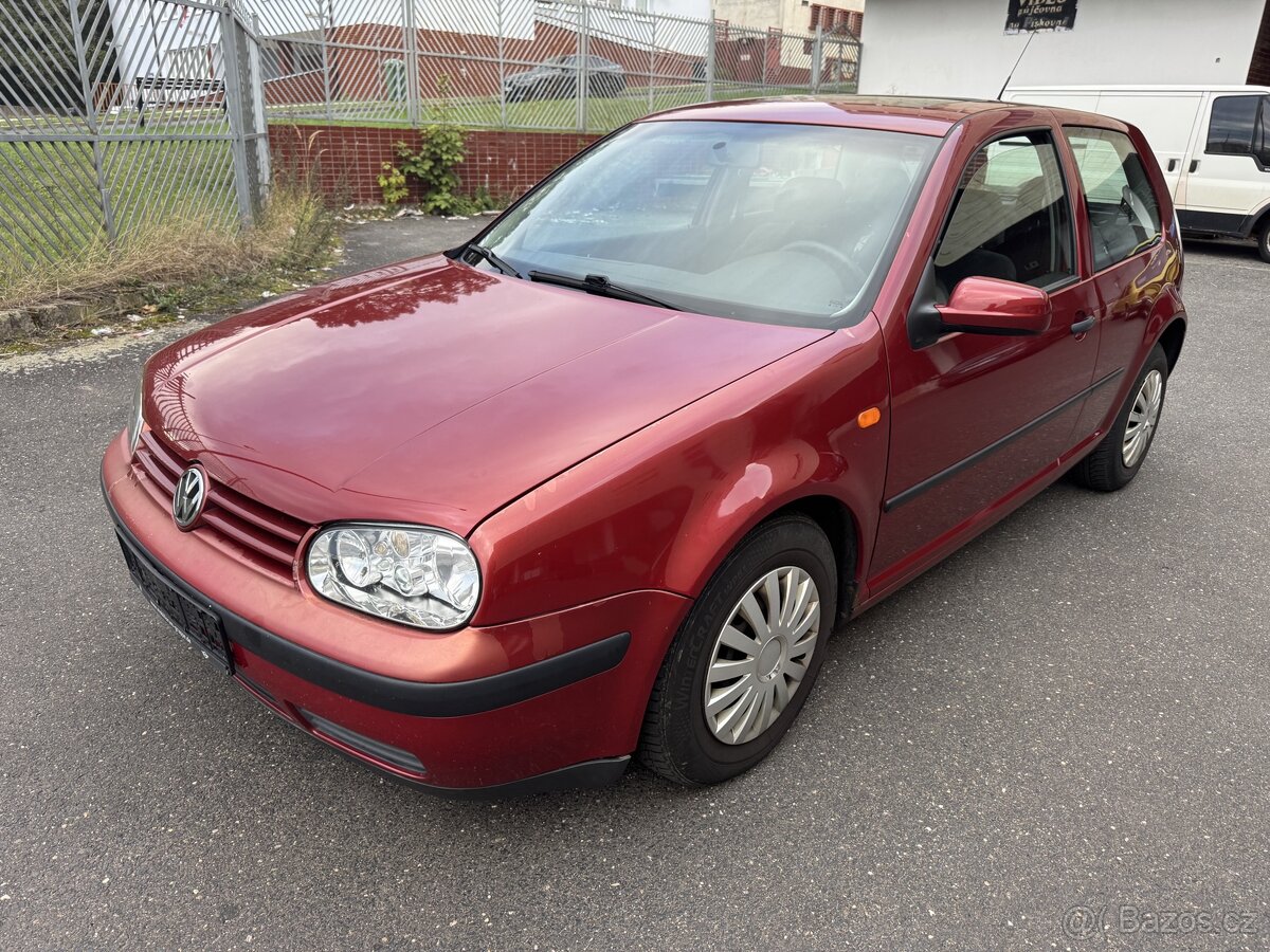 VW Golf 4, 1 majitel, 1.6i 85kw Nová STK + SPZ