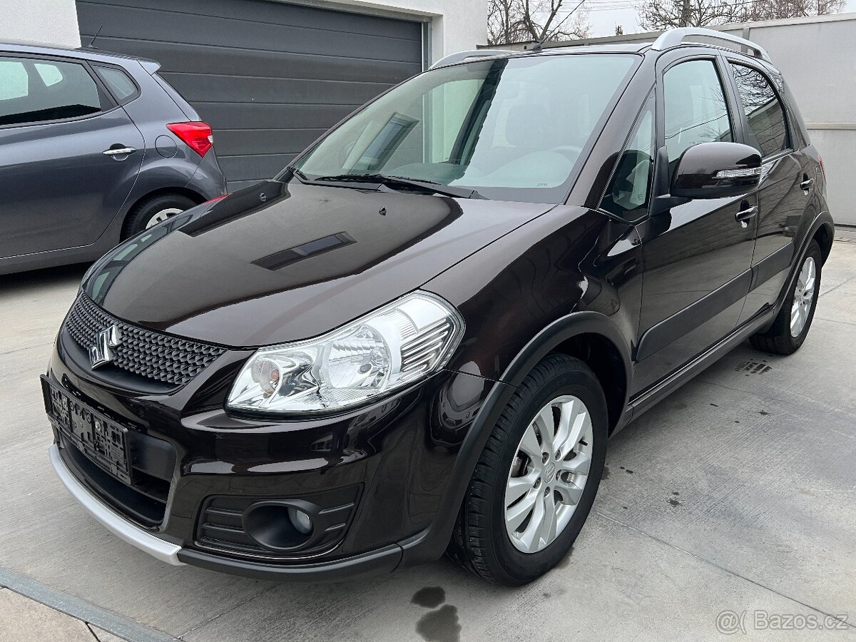 SUZUKI SX4 1,6i 88KW 1.MAJITEL 35000KM NAVIG.TAŽNÉ VYHŘ.SED.