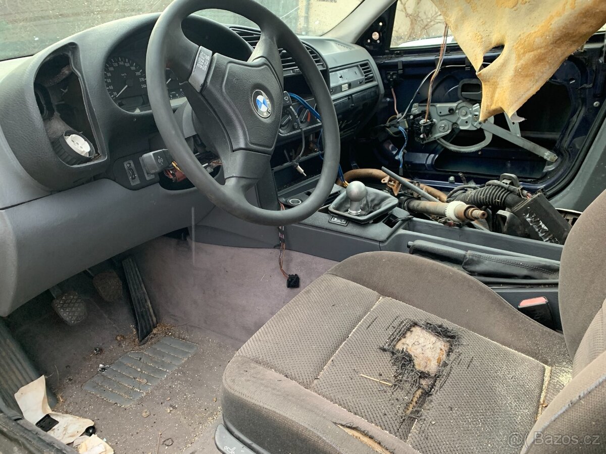 P: Palubní deska BMW e36