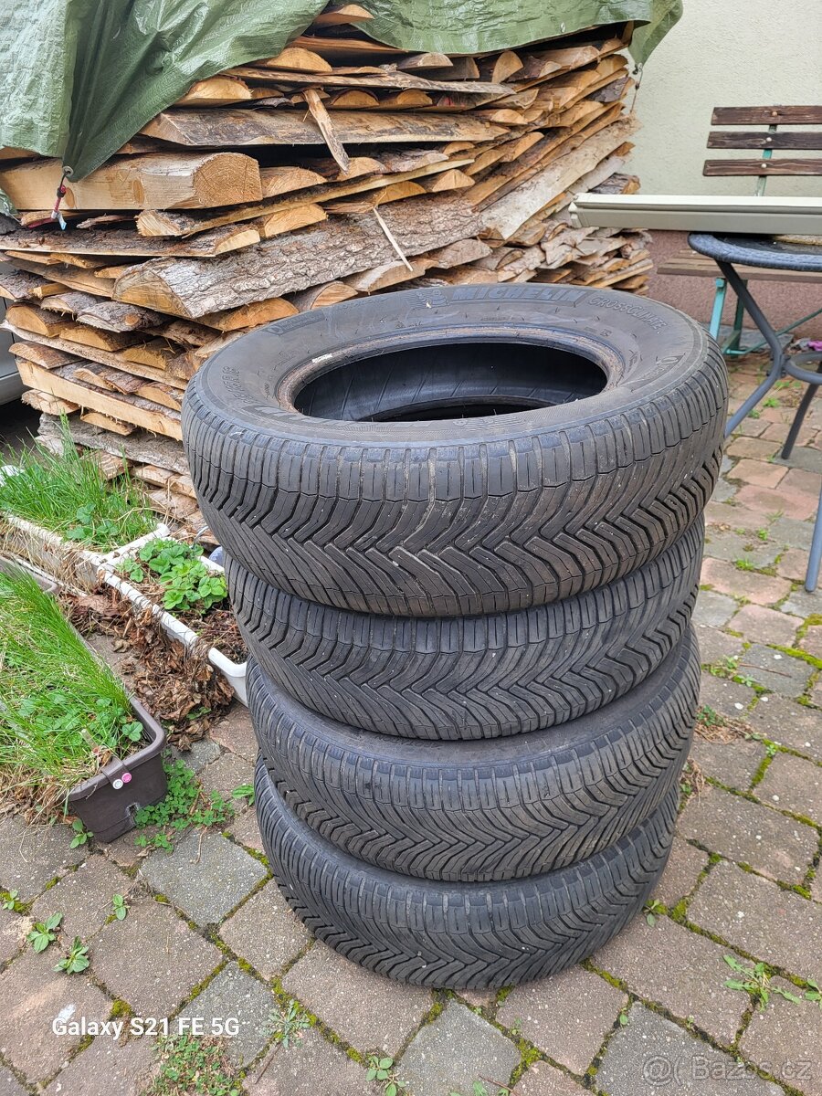 Celoroční pneu 215/65/16 Michelin