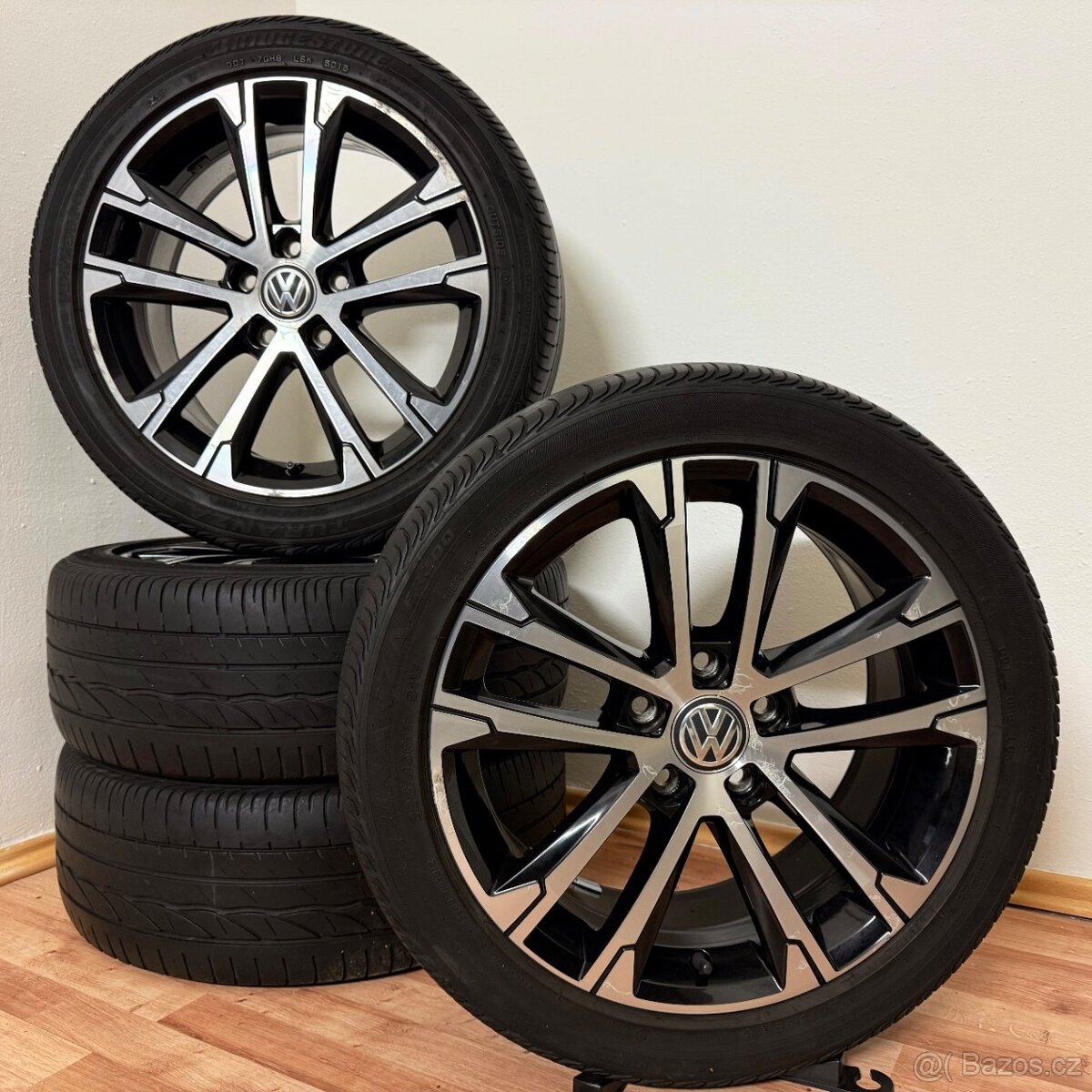 VW GOLF/TOURAN 5x112 R17 ET49+LETNÍ 225/45R17 4mm