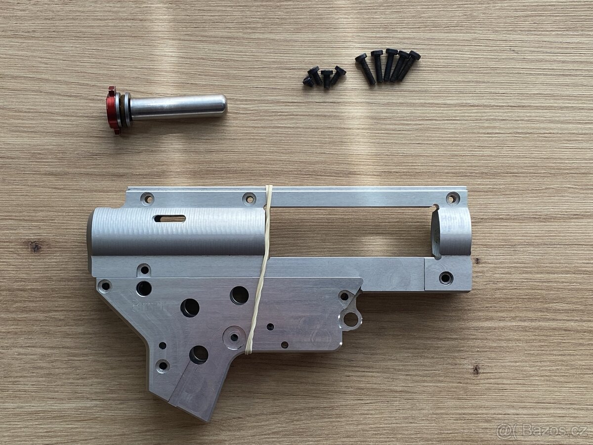 CNC dělený mechabox V2 (8mm) - QSC od Retro arms