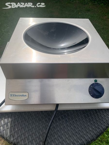 Profesionální Indukčni Wok Electrolux 3500 W.