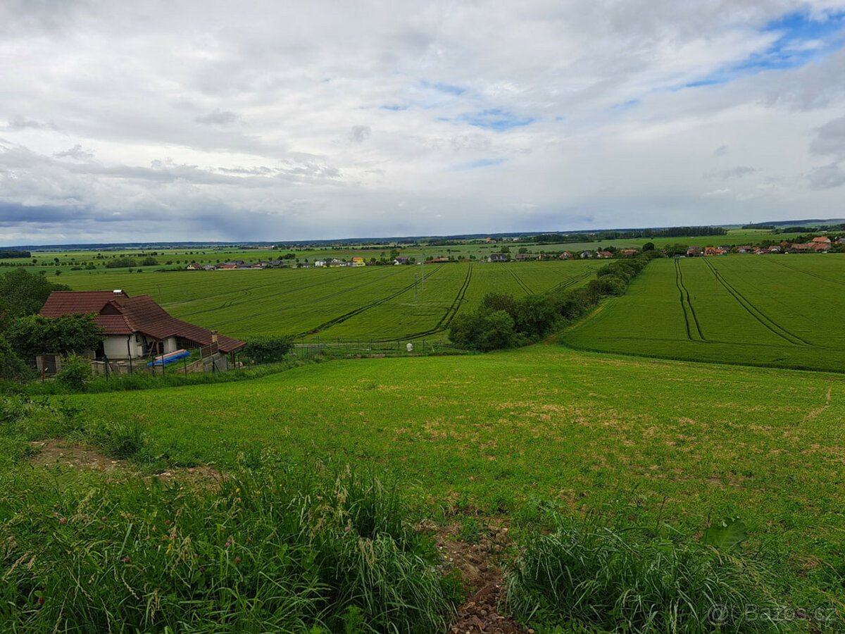 Stavební pozemek 1769m2 - Charvatce