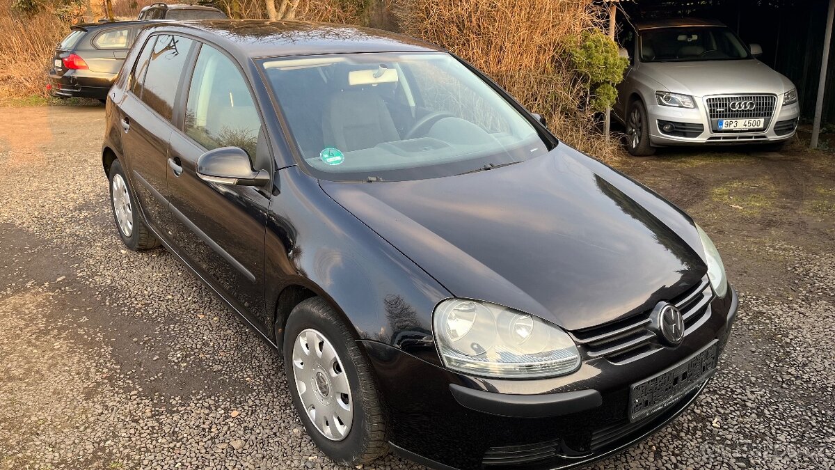 VOLKSWAGEN GOLF 1.4 16V. SERVISNÍ KNIHA.