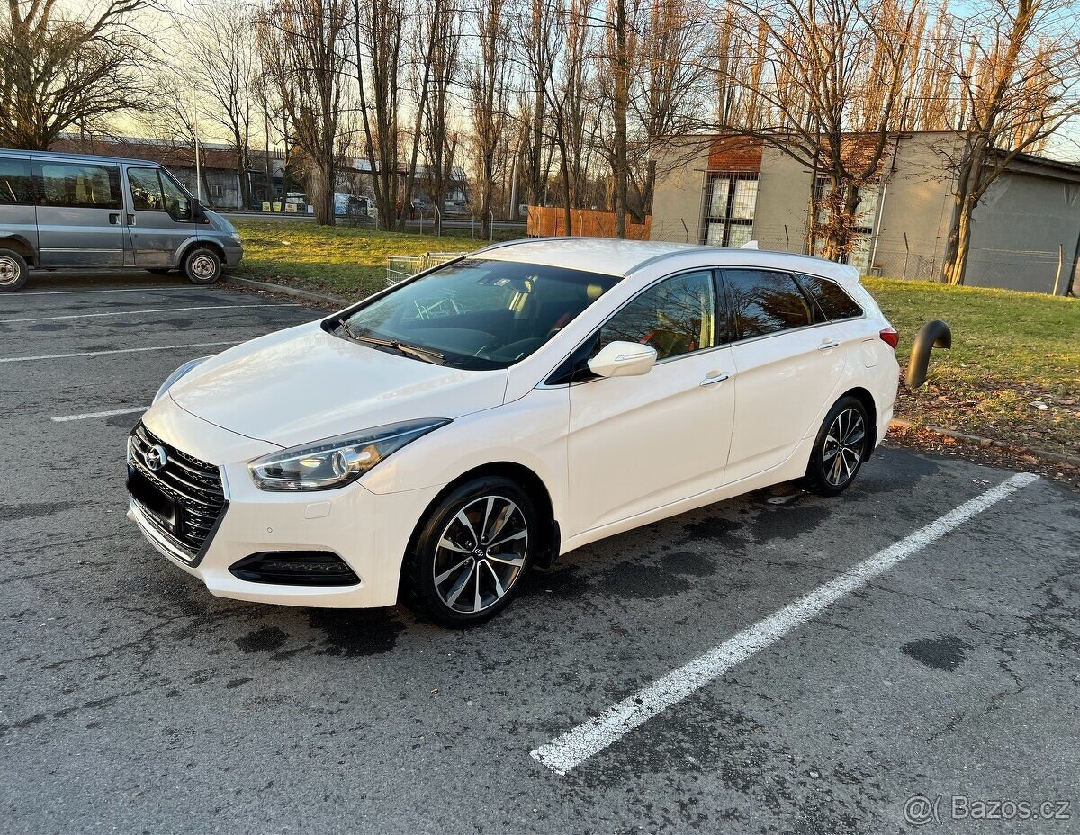 Hyundai i40 combi 2016 1.7 CRDi Led Kamera Navi Senzory