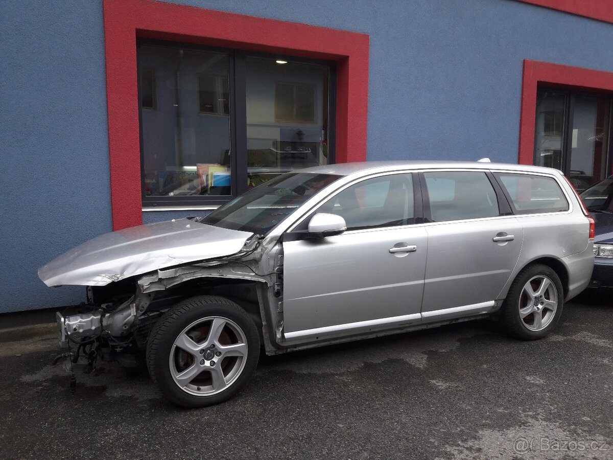 Volvo V70 III, 2014, D5 158 kw, manuální převodovka, AWD