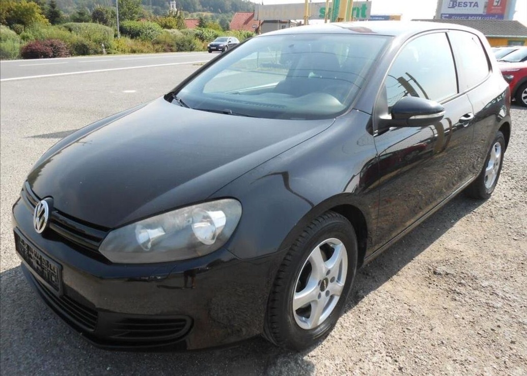 Volkswagen Golf 1,6 TDI 77kW VI. Serviska nafta automat