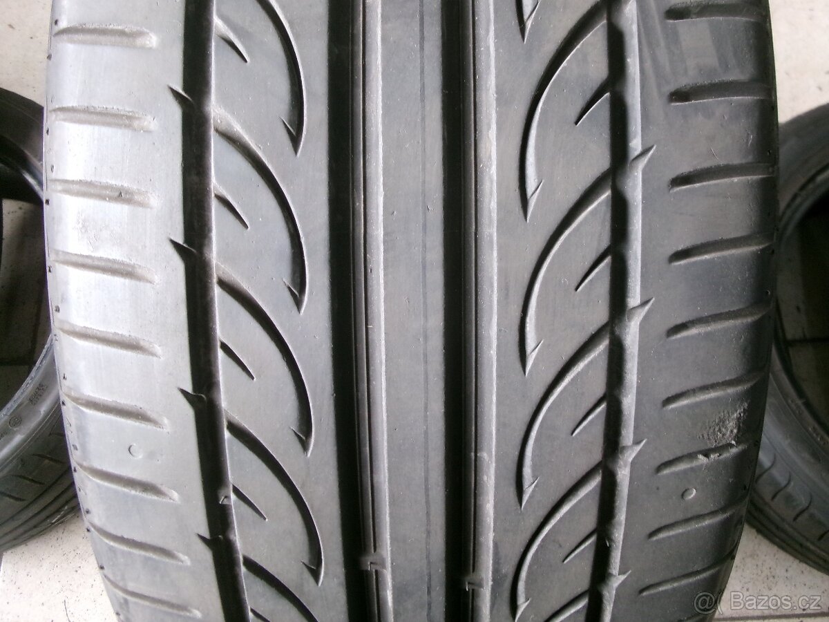 235/40 R17 HANKOOK (5,5-6mm) č.15537