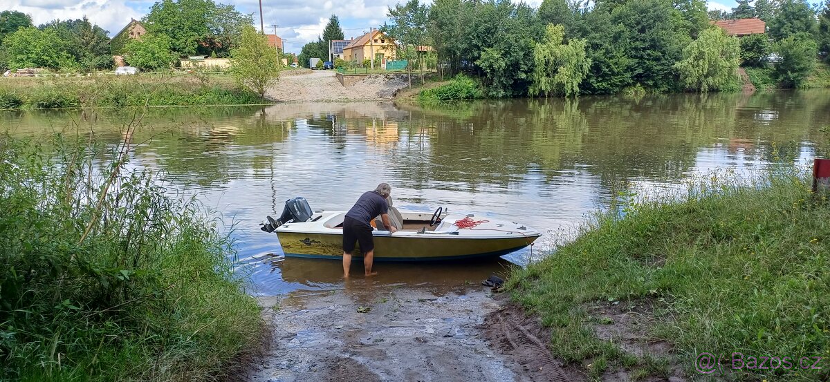 Motororova loď motorový člun