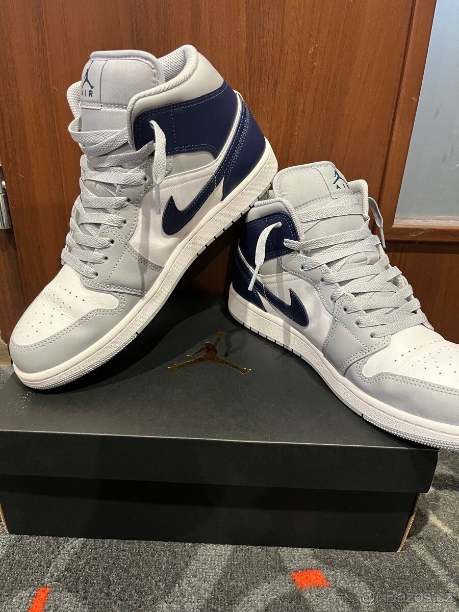 NIKE - AIR JORDAN 1 (45.5)