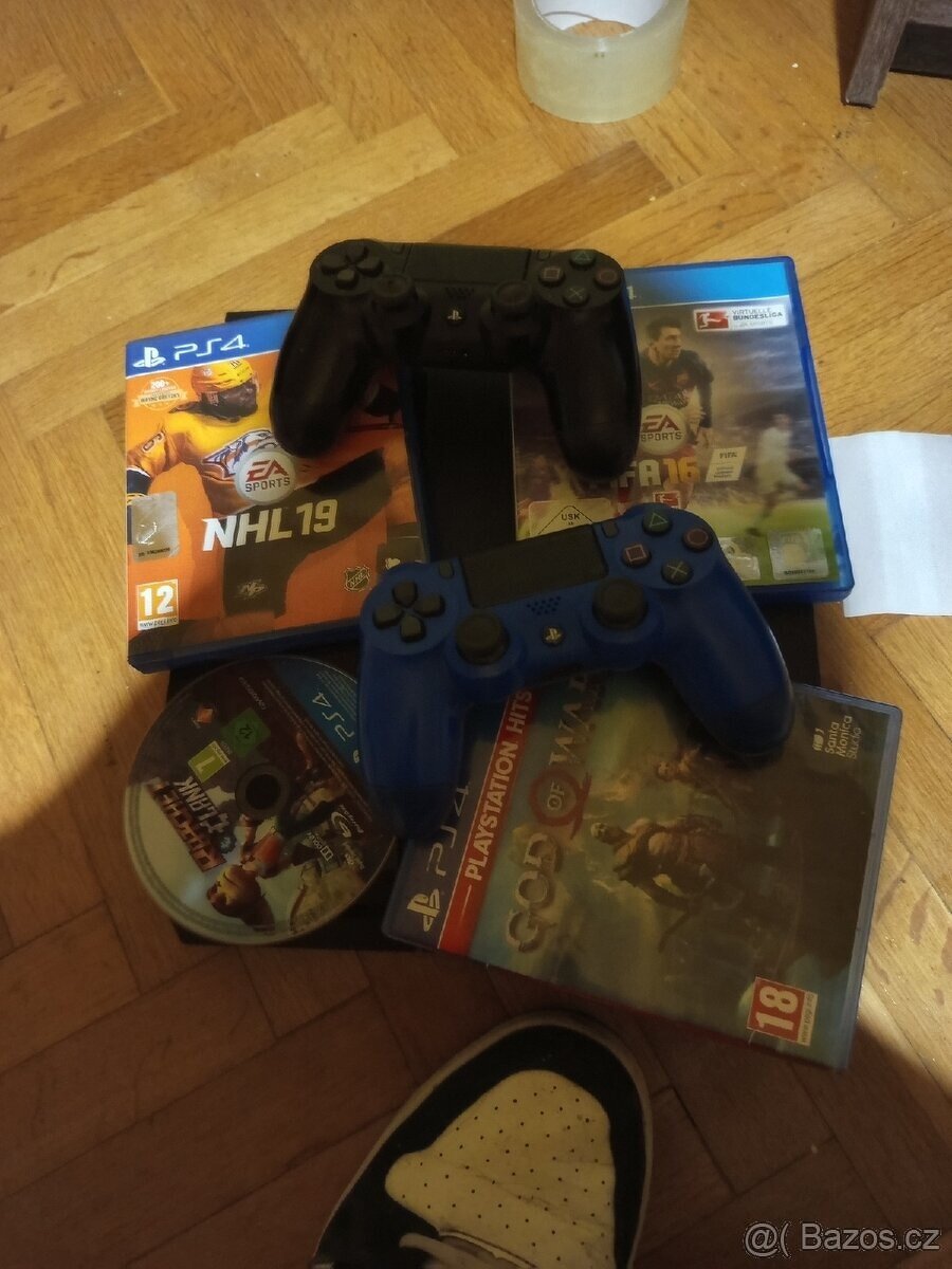 PlayStation 4 , hry, 2 ovladace, FIFA, NHL