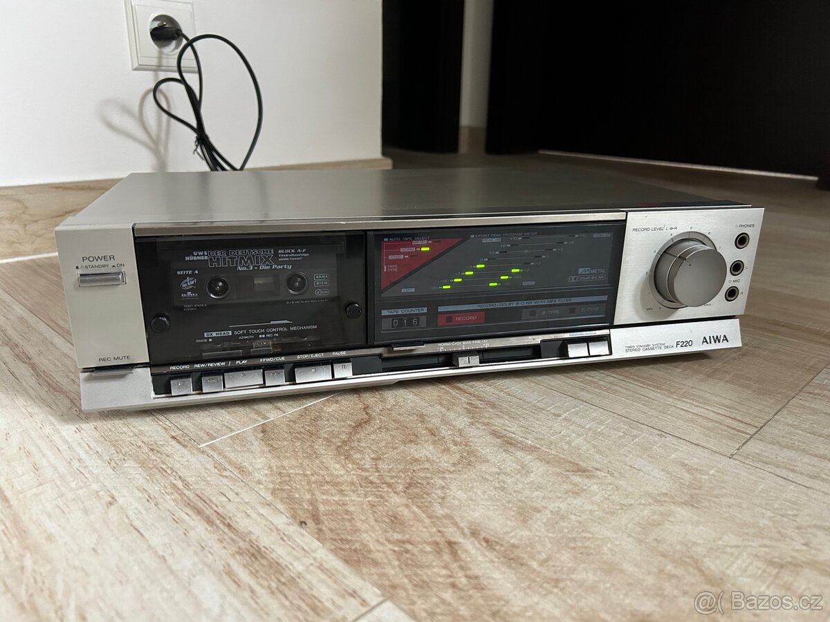 Aiwa AD-F220 hifi stereo cassette deck