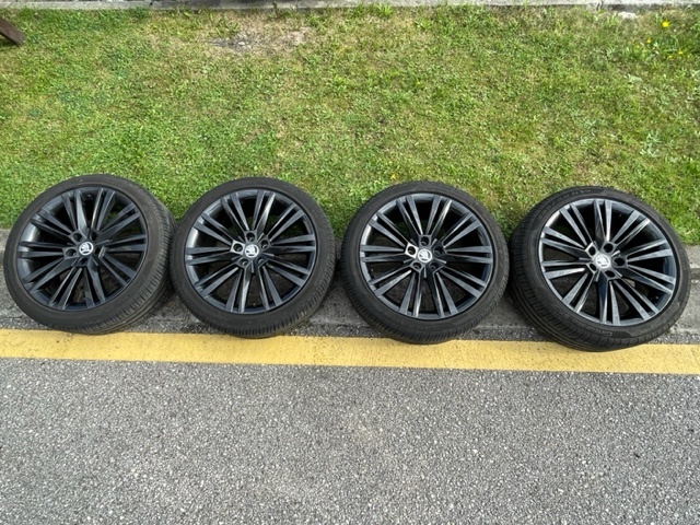 Alu kola Škoda Canopus 19" 235/40/R19