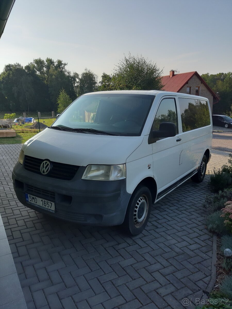 Volkswagen Transporter T5, 5 míst, klima, r. v. 9/ 2009