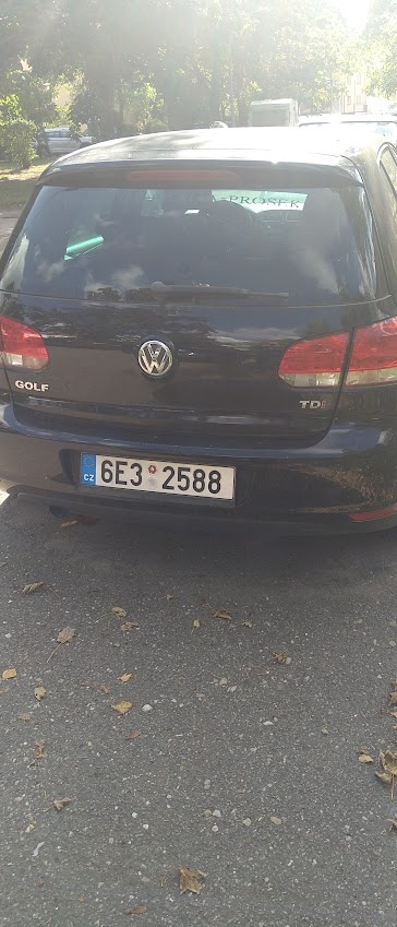 Prodám Golf VI hatchback  1,6 Tdí comfortline