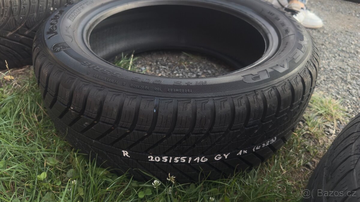 Zimní pneu 205/55/16 Goodyear (1ks)