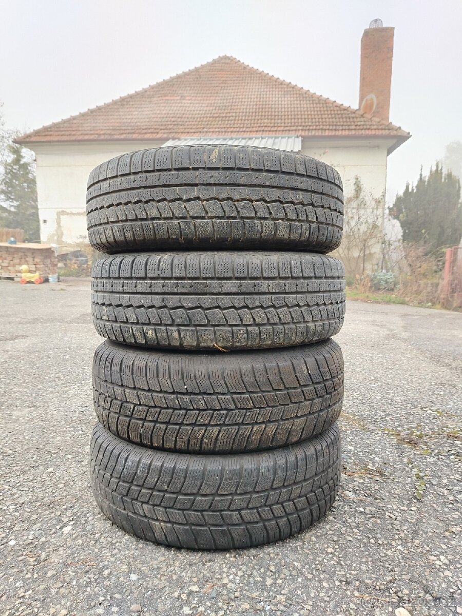 Sada zimních pneumatik 195/65 R15