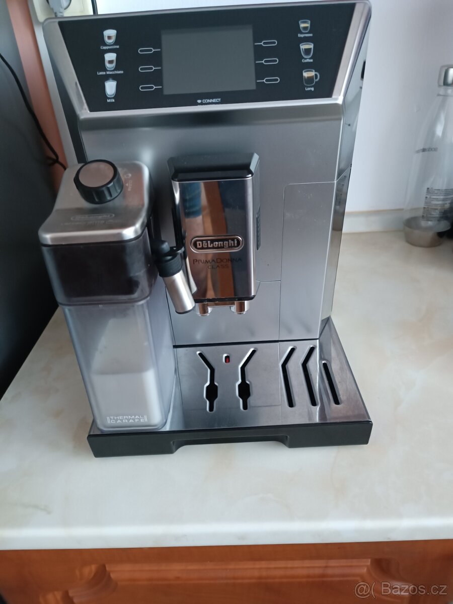 Kávovar DeLonghi ecam 550.85 prima dona stříbrný