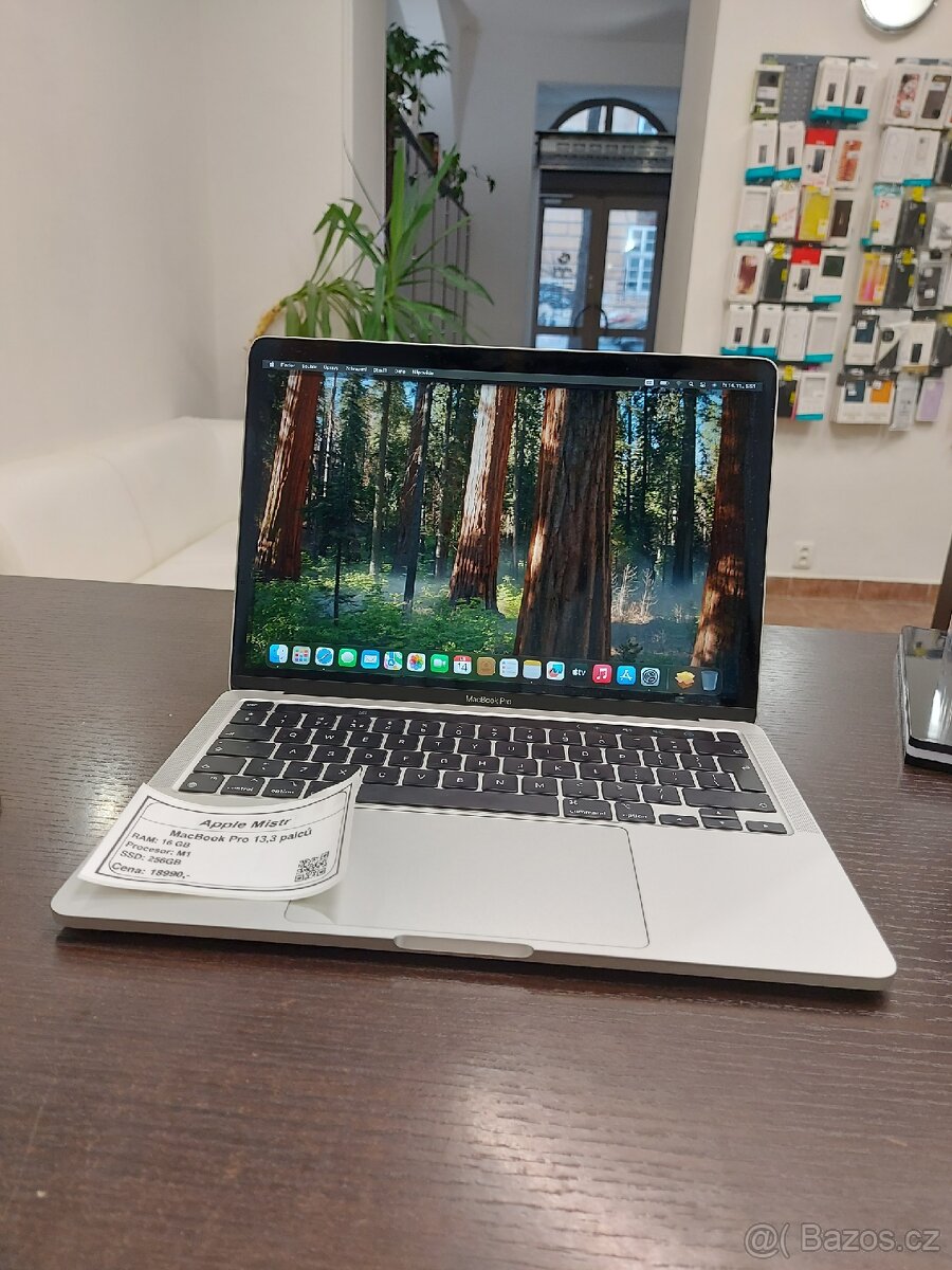 MacBook Pro 13,3 palců