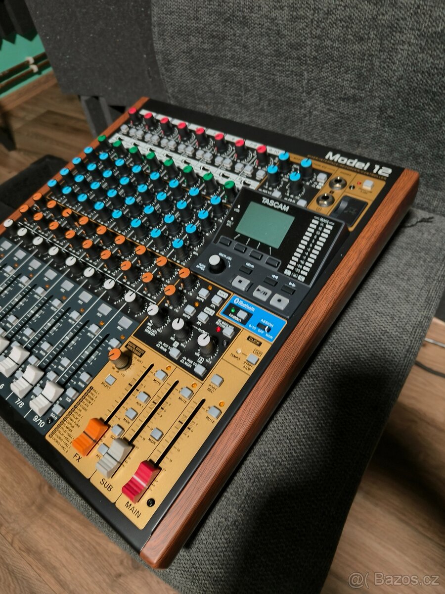 Prodam analog mix, zaroven digitalni rekorder - TASCAM 12