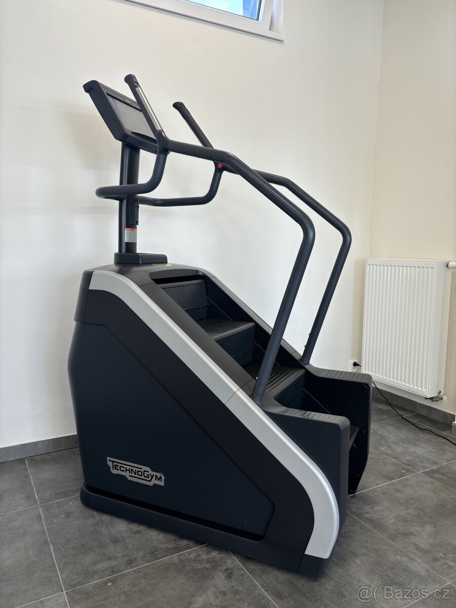 Technogym 1000LCD stepmill LIVE - schodový trenažer