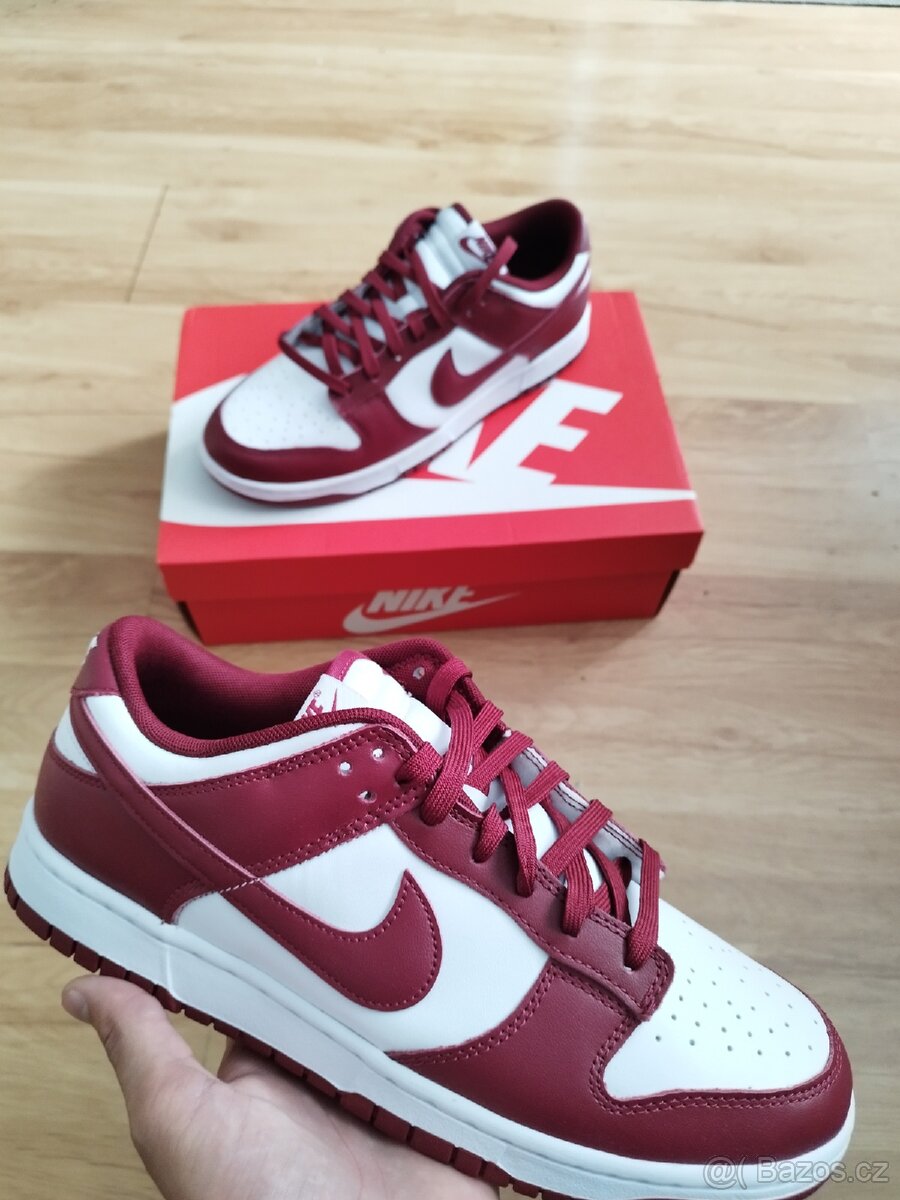 Nike dunk low team red