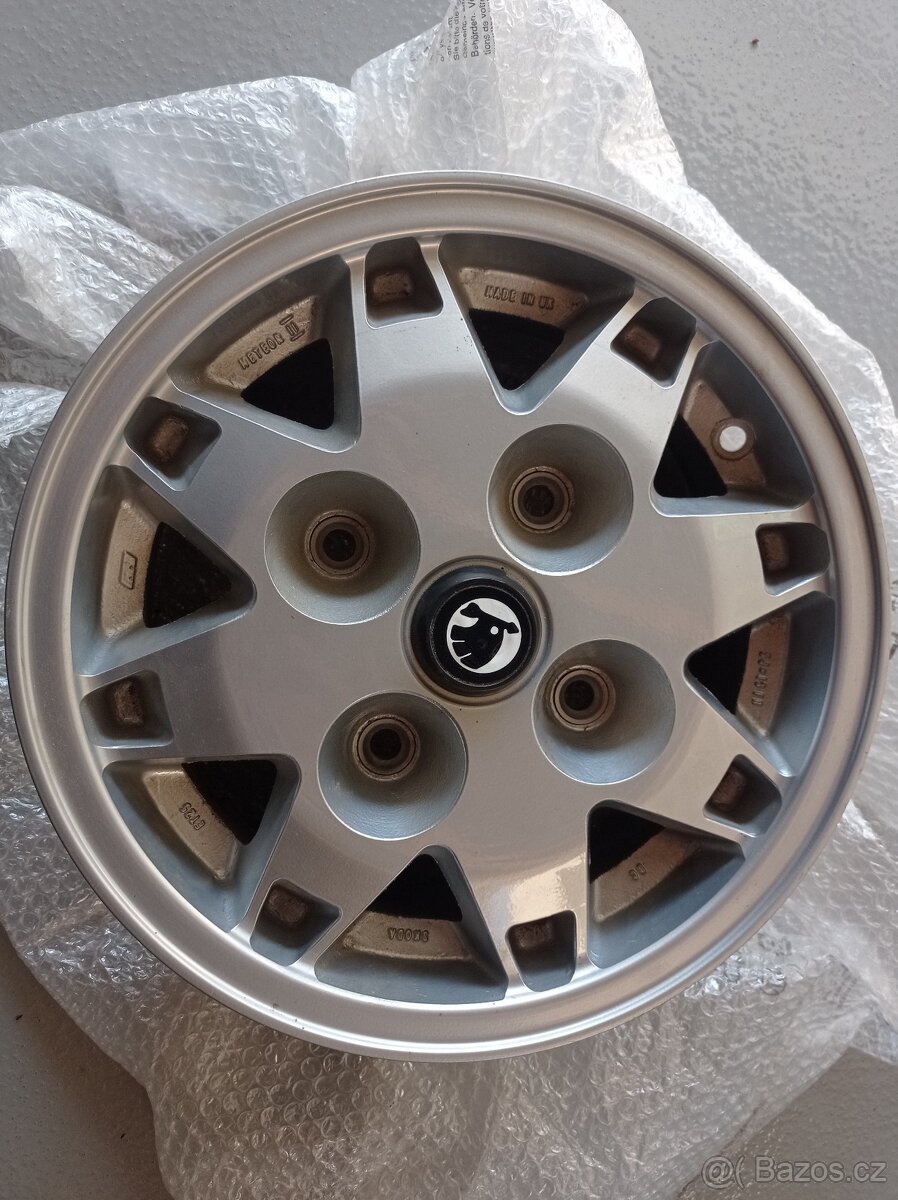 RARITA fungl novy 13" METEOR II ORIGINAL SKODA veteran