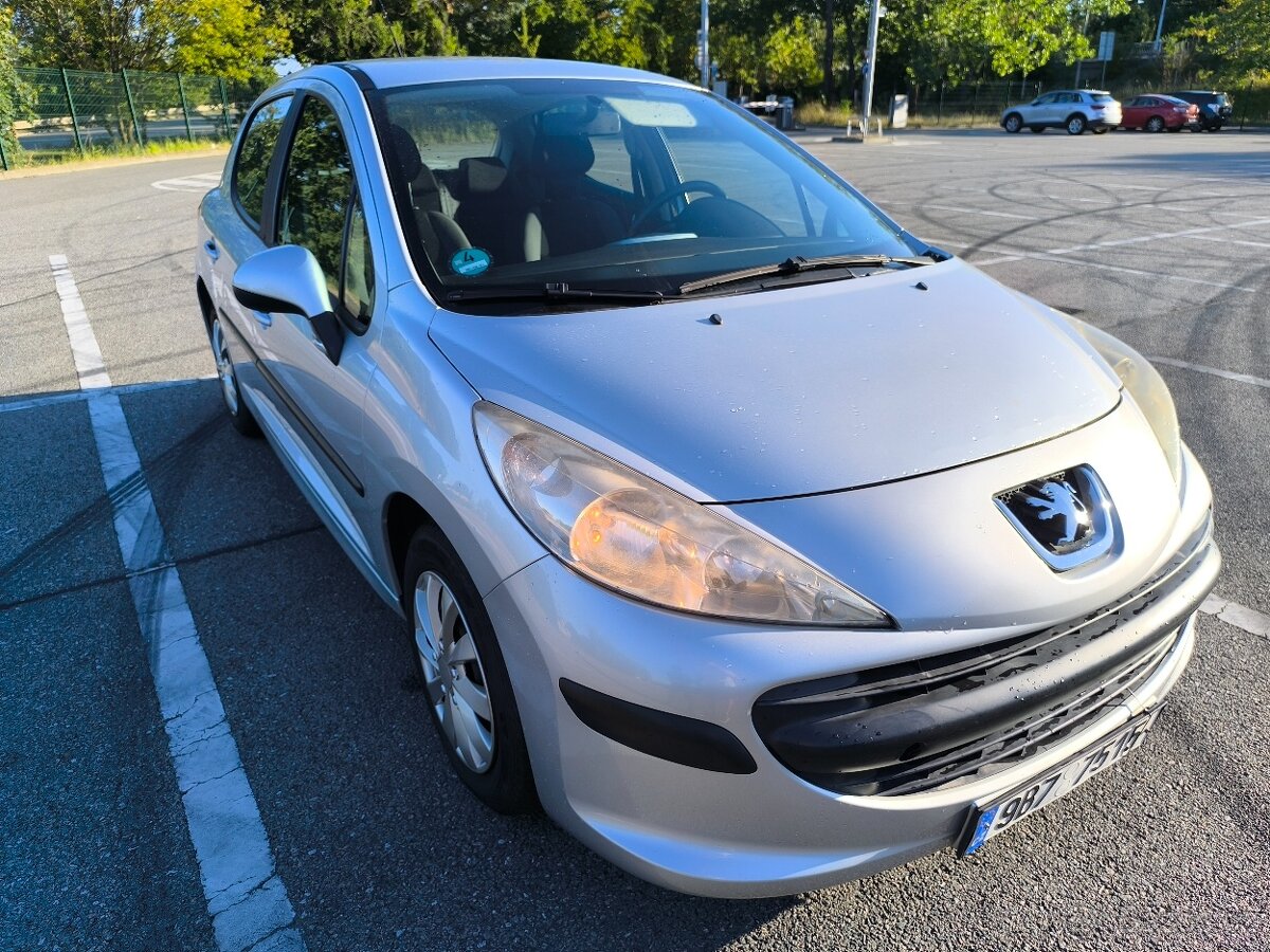 Peugeot 207 1,4i benzín, klima