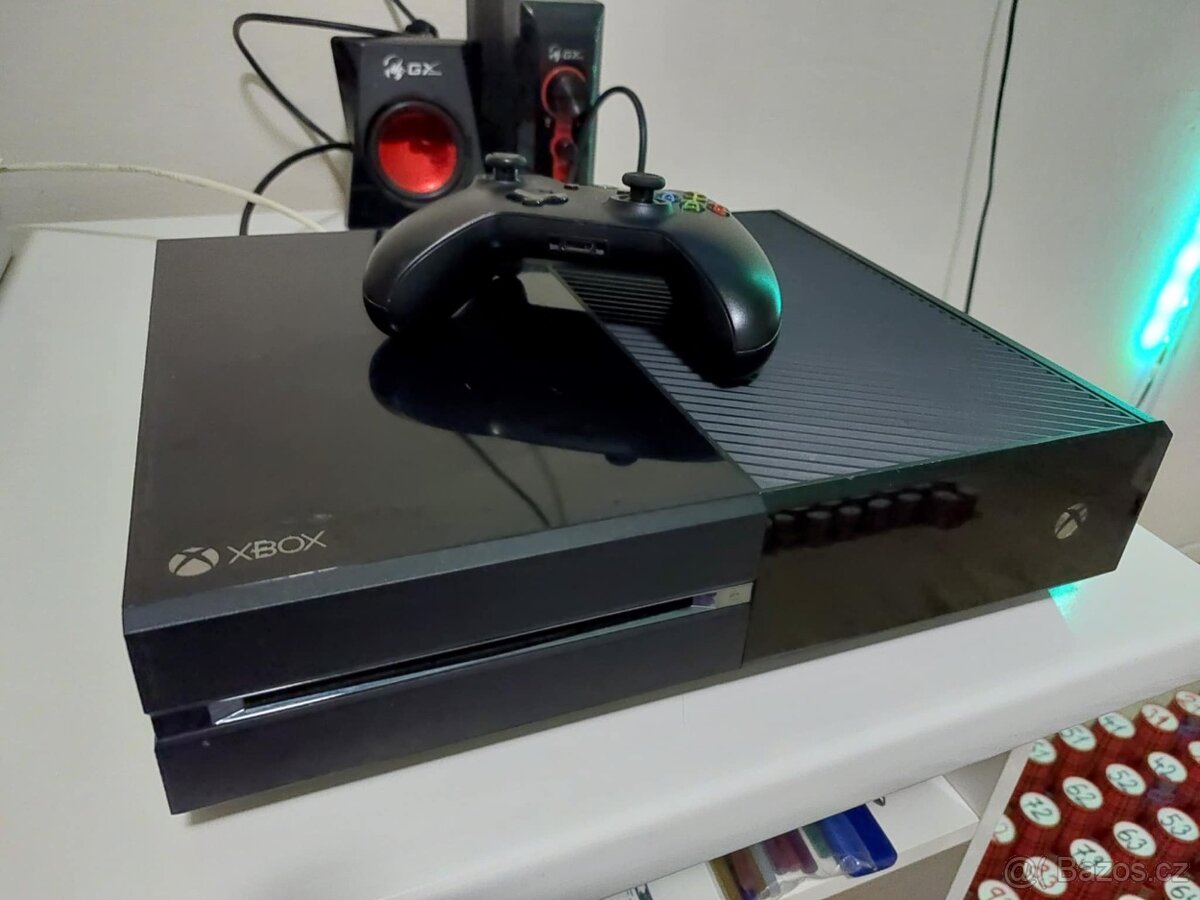 XBOX ONE + OVLADAC + HRA GTA V