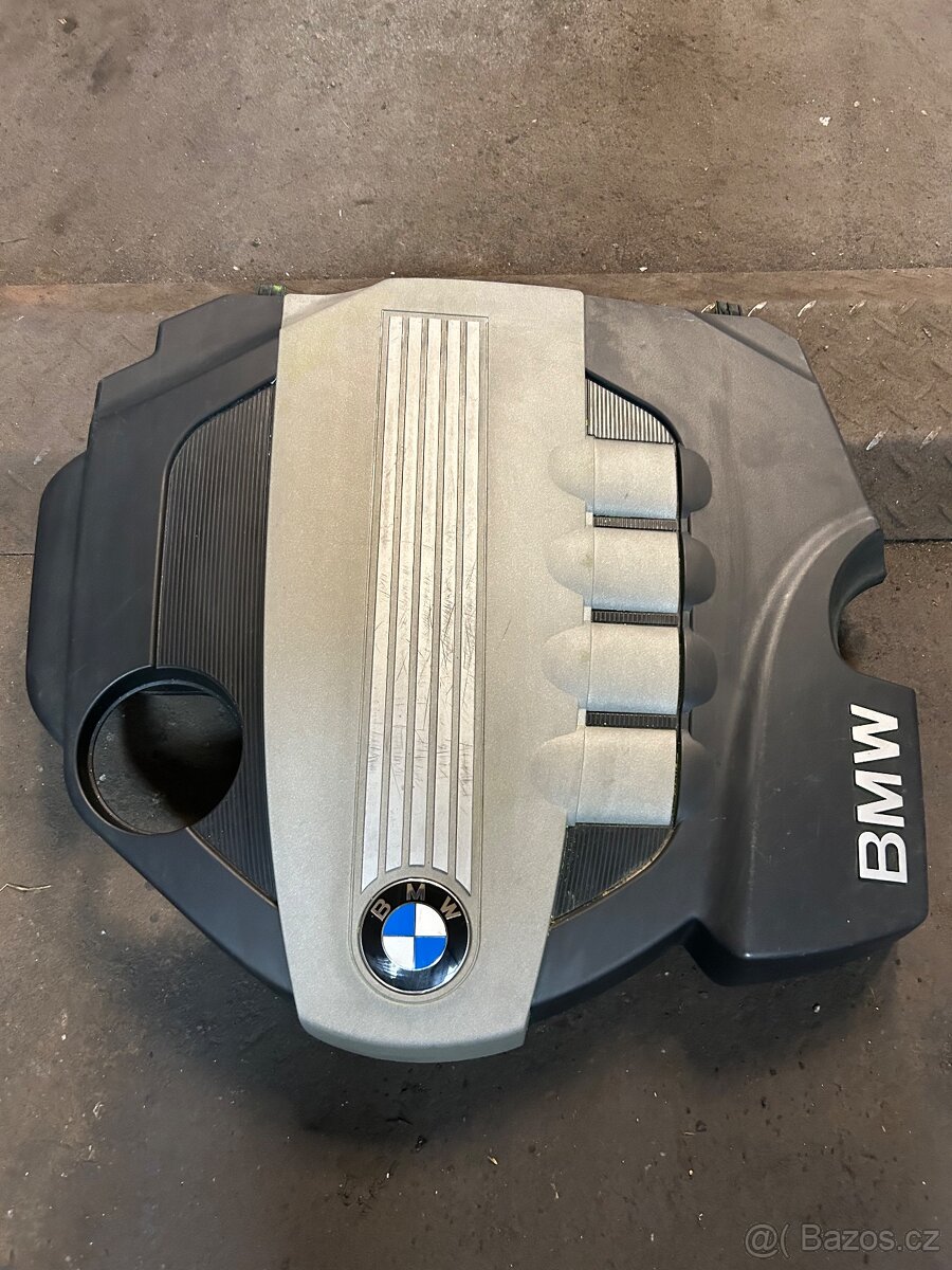 Kryt motoru BMW