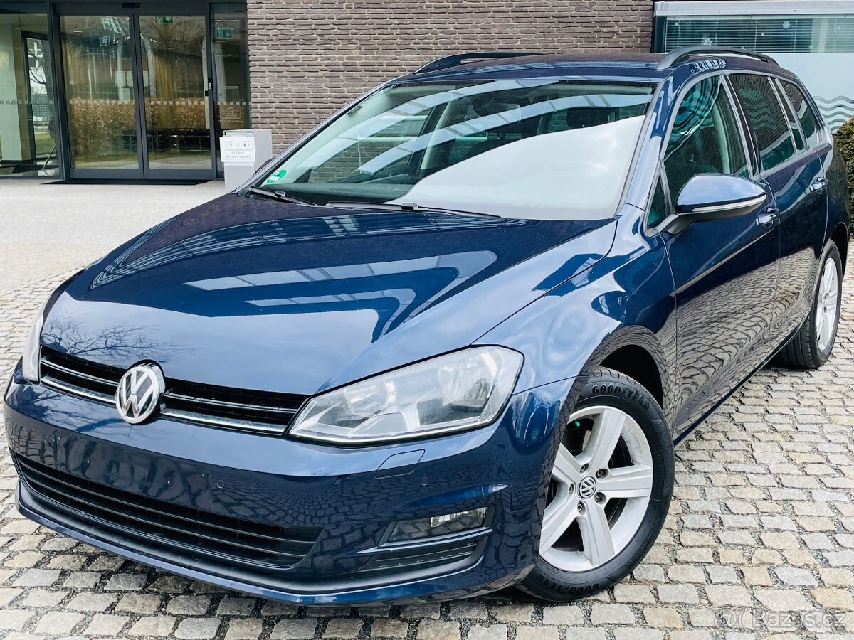 Volkswagen Golf 2.0TDI 110KW VÝHŘEV NAVI SENZORY SERVISKA