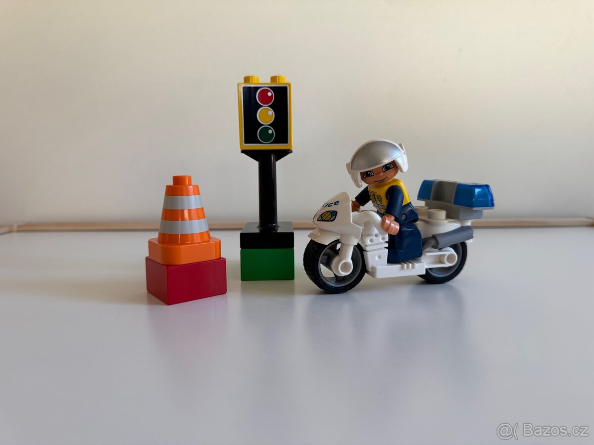 Lego Duplo 5679 - Policejní motorka