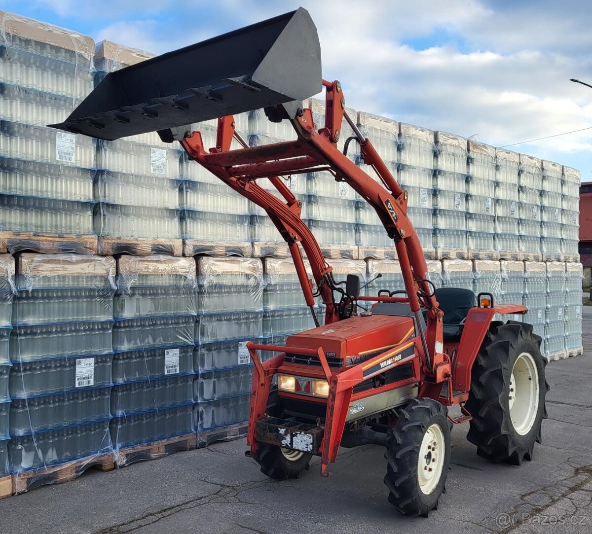 YANMAR FX265D s čelním nakladačem