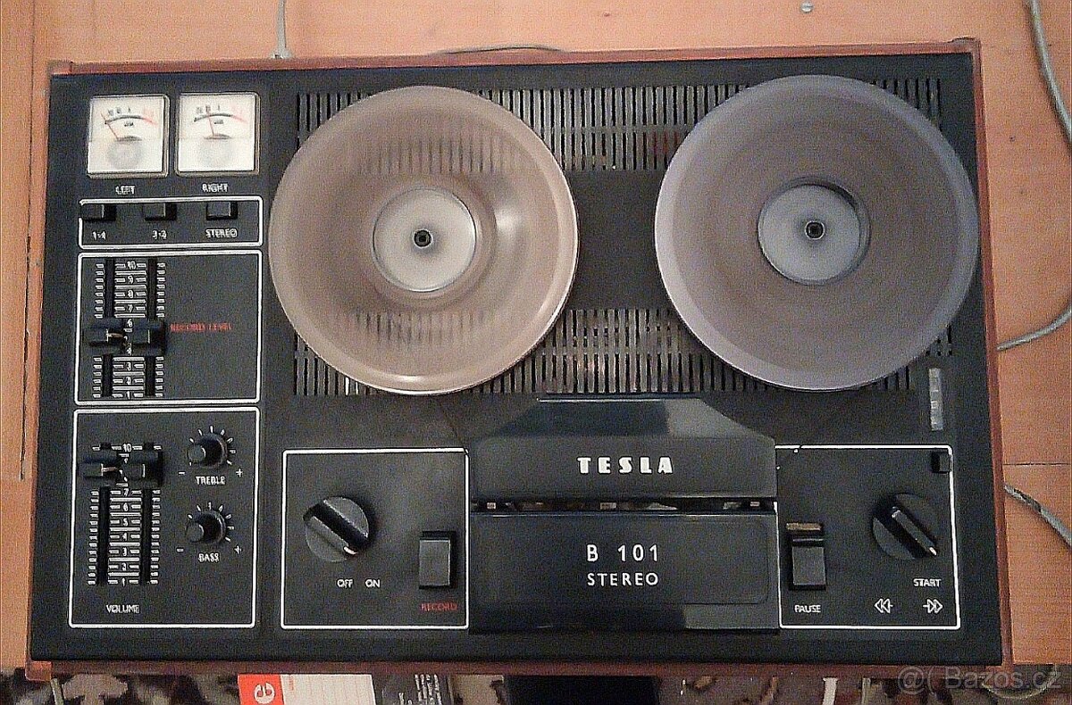 Klasický cívkový magnetofon B 101 stereo