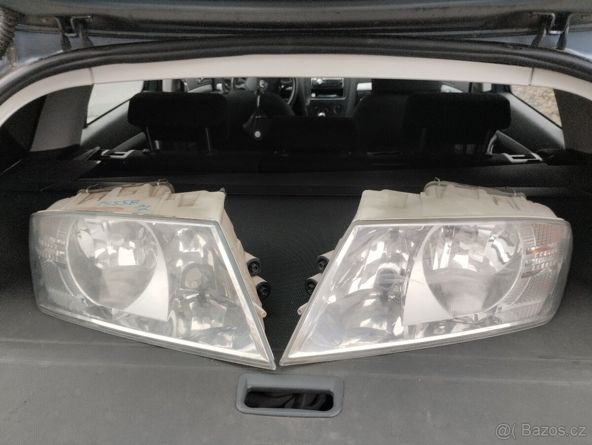 Škoda Octavia 2 přední světla