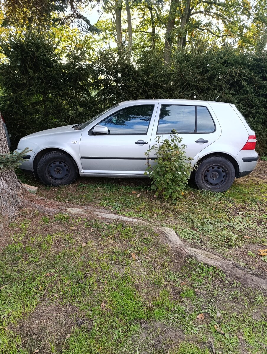 Prodám golf 1.6 benzín automat