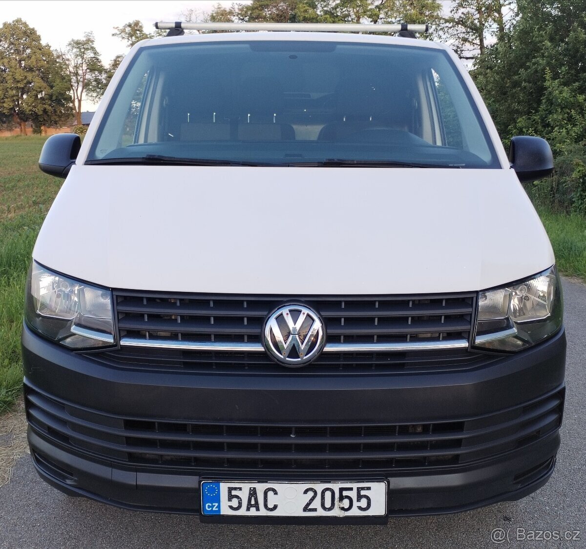 VW Transporter 2.0 TDi, rok 12/2015, pravidelně servisované